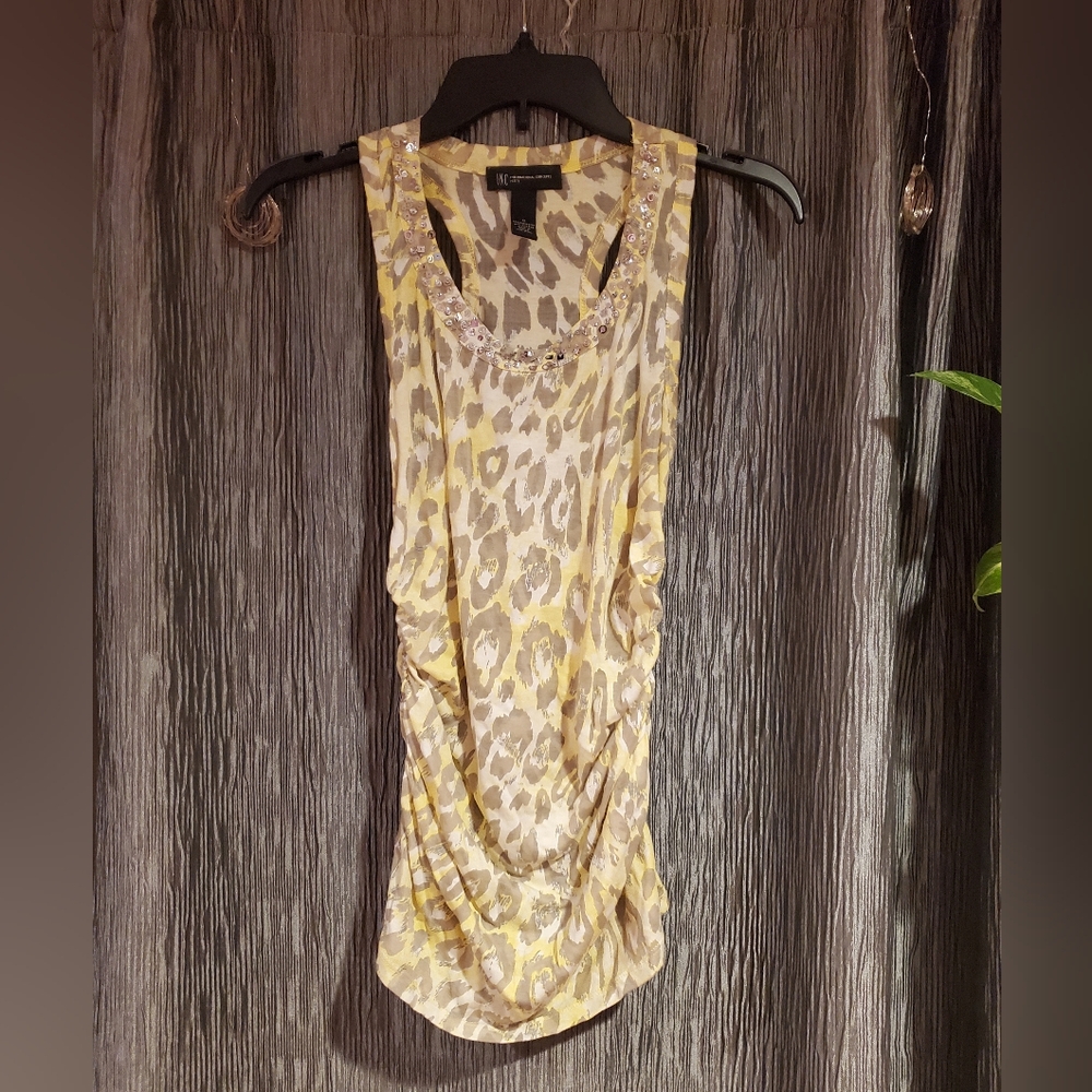 Sleveless top